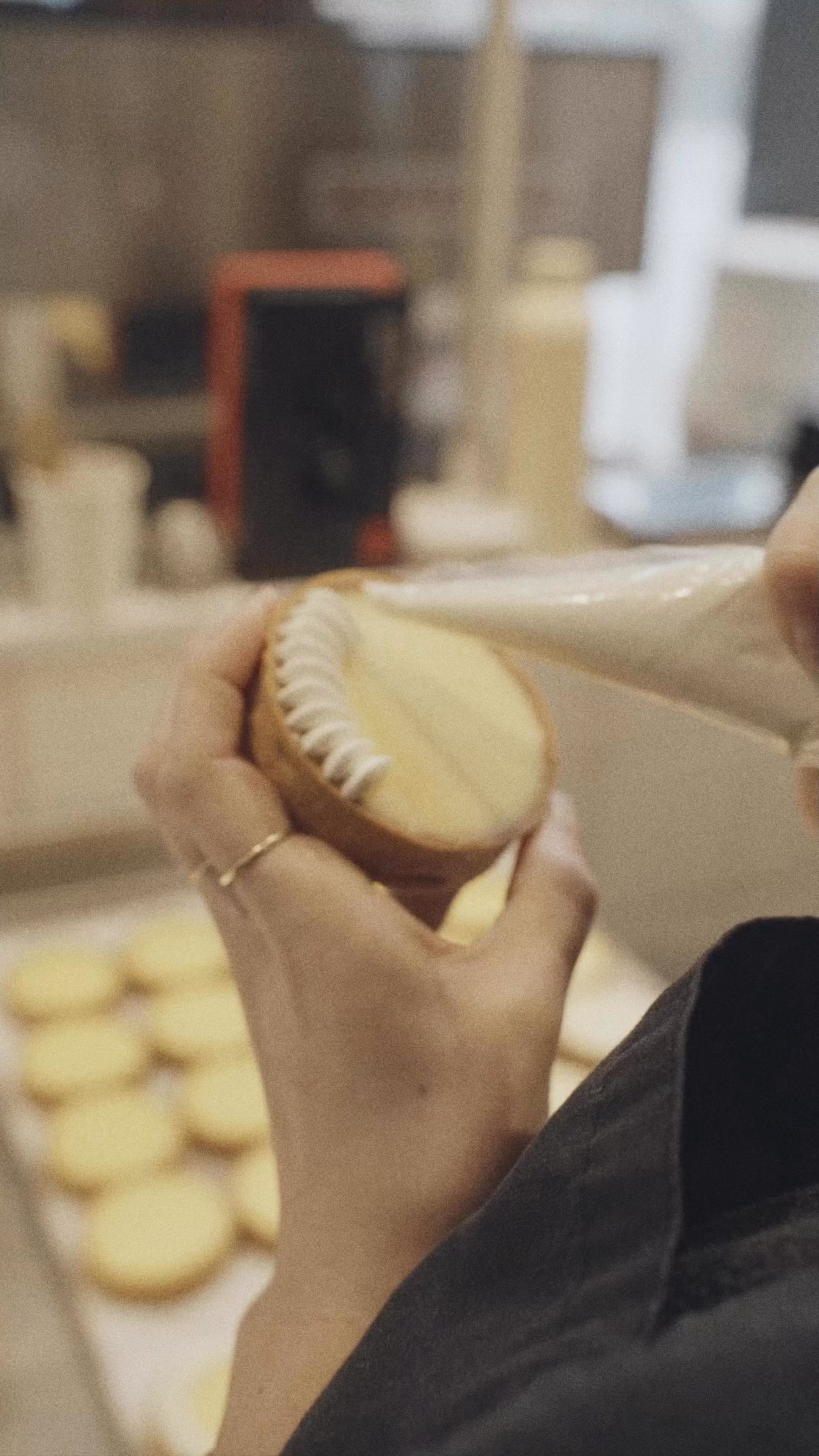 Event flyer: כל יום מחדש • צילום: מיכאל קמנצקי @michaelkmsky