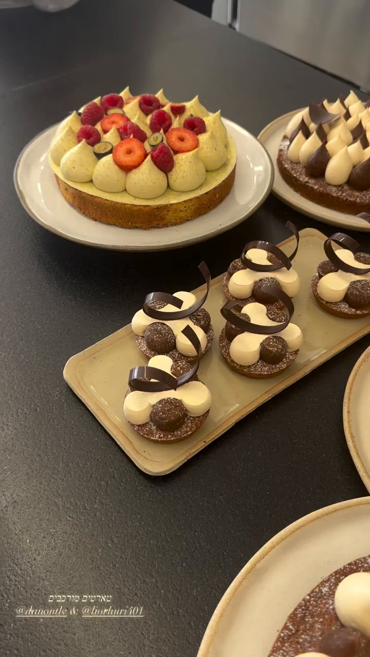 Event flyer: Artistic dessert presentation