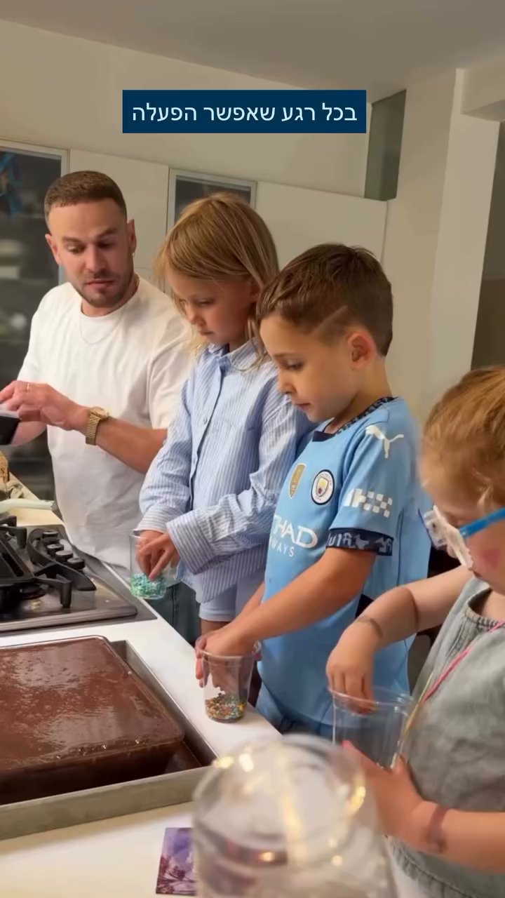 Event flyer: Decorating a cake with kids